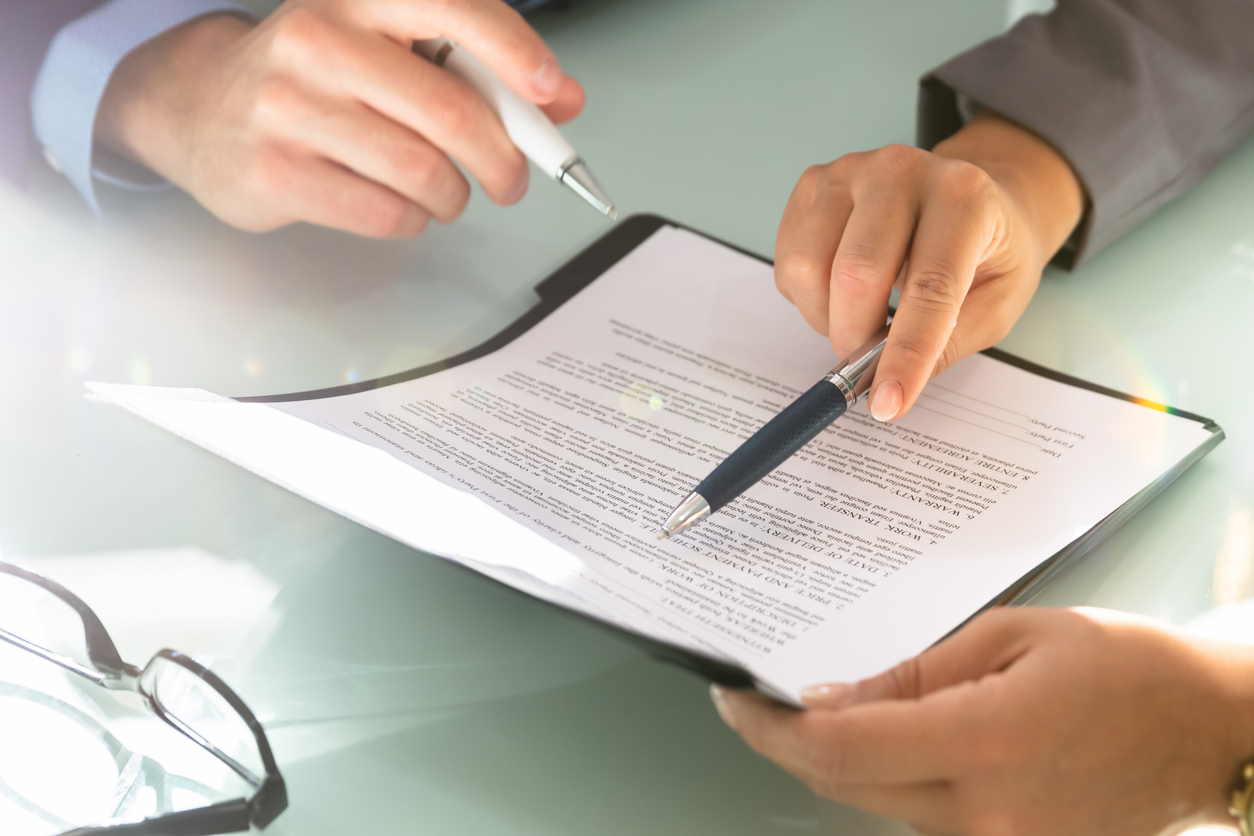 Executor meeting with probate lawyer to manage estate in NSW